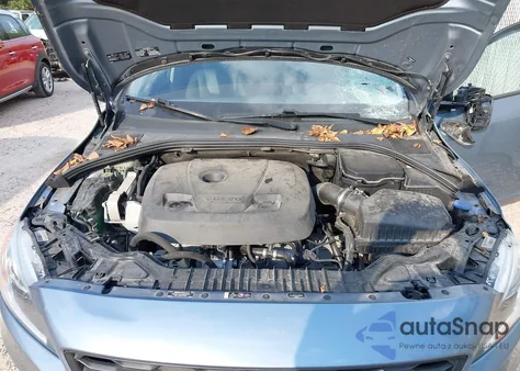 2018 Volvo V60 Cross Country T5 z USA, uszkodzony, nr VIN YV440MWK8J2055915